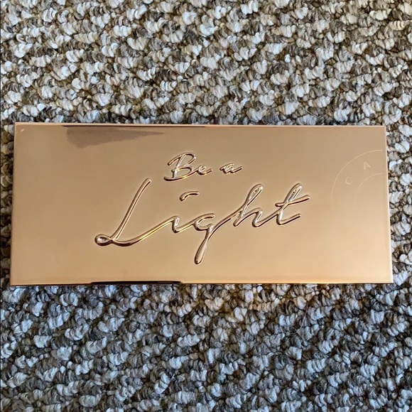 BECCA Other - Becca “Be a Light” Face Palette